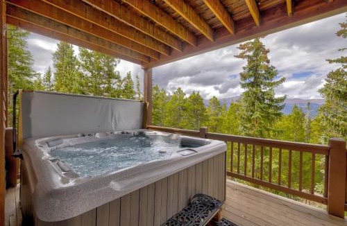Woodmoor House | Sun Breck Lodge - Panoramic Mountain Views Hot Tub