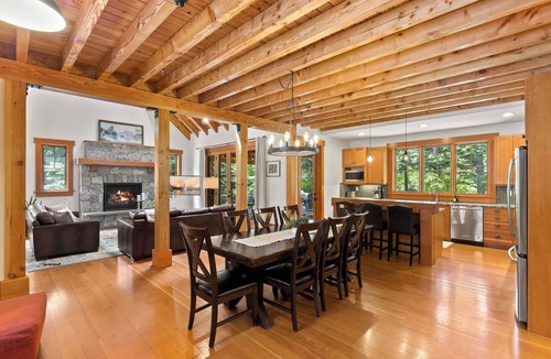 Cle Elum House | Suncadia Retreat half acre 3 porches Quiet Cul-de-Sac Fire pit Bikes