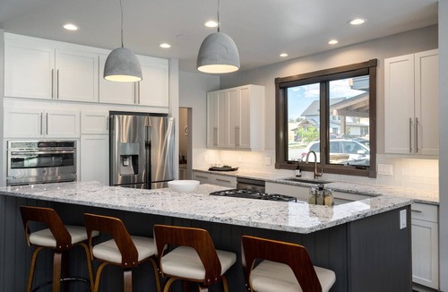 Steamboat Springs House | Sunlight Mountain Lodge, Amazing Views & Backyard, Private Hot tub, Firepit & Blackstone Grill!