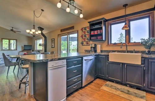 Grand Country Estates House | Sunrise Ridge - Cozy Cabin, Hot Tub, Awesome Views