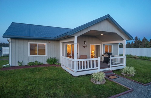 Happy Valley House | Sunset Bluff a lovely retreat overlooking Cook Inlet