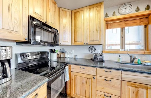 Fraser Ski Chalet | Sunset Chalet - 3Bed, Loft, 2Bath - Sleeps up to 12