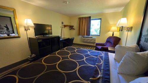 Augusta Hotel | Super 8 by Wyndham Augusta