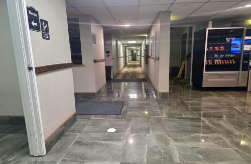 Dupont Hotel | Super 8 by Wyndham Henderson North East Denver
