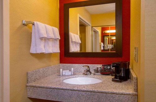 Durham Hotel | Super Value Accommodations! 4 Units W/FREE Parking, Pets Allowed, Pool!