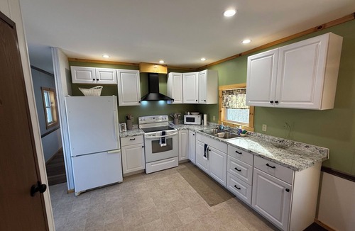 Detroit House | Superb 2-bedroom Home with AC in Detroit