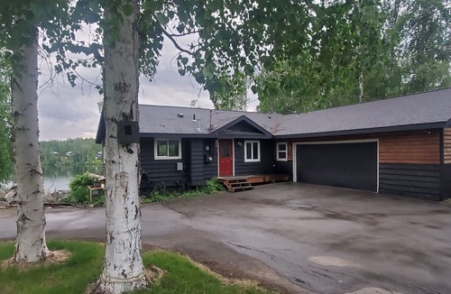 Meadow Lakes House | Swan Cir. Lakefront Retreat