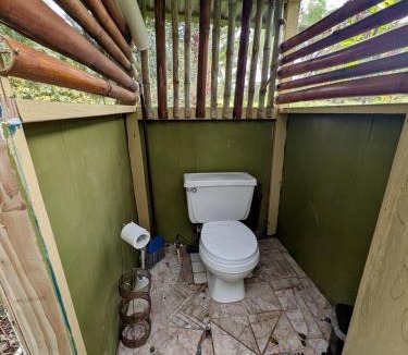 Puna Palisades House | Sweet Spot Stay -Grotto Cottage Under Giant Trees