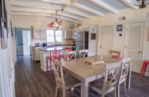 Ocean Isle Beach Cottage | Sweet Tee: Costal Cottage, Steps from the Beach