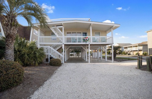 Ocean Isle Beach Cottage | Sweet Tee: Costal Cottage, Steps from the Beach