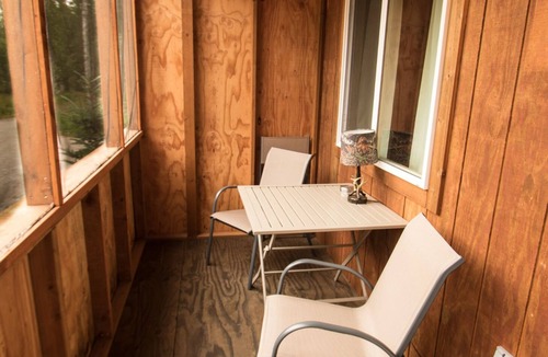 Susitna North Cabin | Talkeetna Wilderness Lodge - Studio Cabin #1 – Queen Bed