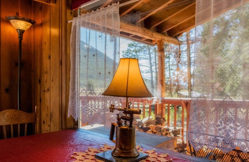 Leadville Cabin | Tashi's cozy, romantic cabin in Leadville Colorado