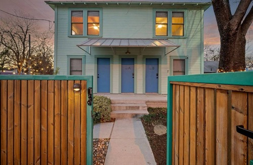 Holly House | Ted & Breakfast | Chic East Austin Retreat