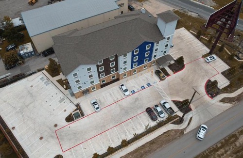 McNeil Hotel | Texas Bungalows Hotel and Hotel Que at i35 Austin Pflugerville