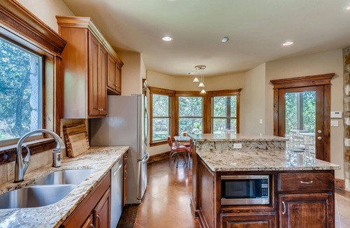 Austin House | Texas Hill Country Hideaway–A Perfect getaway in Dripping Springs!