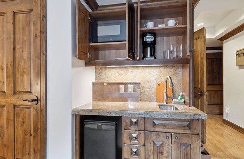Downtown Hotel | The Aspen Mountain Residences 2 Bedroom Mountainside