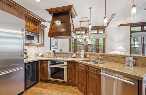 Downtown Hotel | The Aspen Mountain Residences 2 Bedroom Mountainside