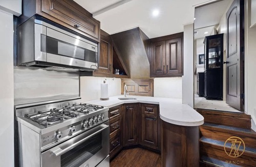 Austin Villa | The Aspen Unit in Austin