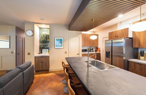 East Cesar Chavez House | The Austin Vibe! Super Walkable Foodies Paradise Close to the Lake & Downtown