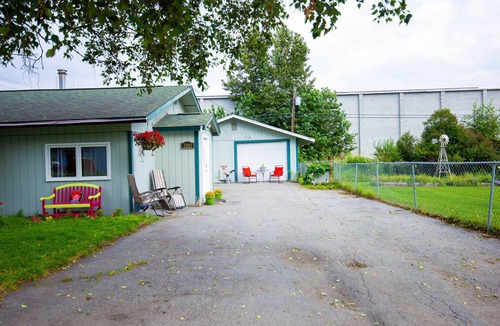 Spenard Apartment | The Bamboo Room - Private room in Spenard
