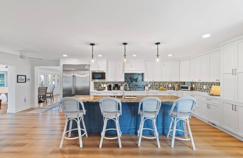 Sunset Beach House | The Bear's Lair by SeaBreeze Elite Properties