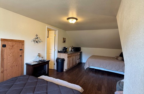 Seldovia Apartment | The Bird's Nest Studio Apt! Second floor, studio apartment in Seldovia, AK