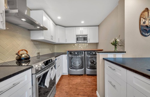 Melody Heights Apartment | The Blue Door - Modern Luxury Living near Pearl Street