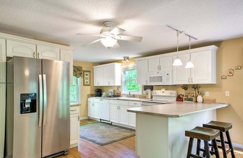 Burnsville Cottage | The Chicken Coop | River-Access Cabin with Hot Tub Near Burnsville