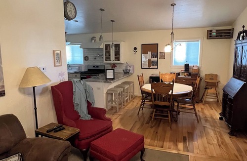 Bayfield House | The Cottage on Mill street with Hot Tub