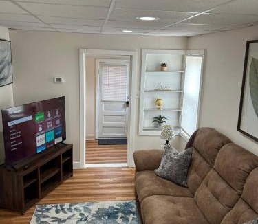 Warwick House | The Cozy Back Bungalow