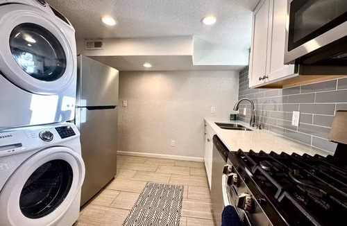 Edgewater House | The Cozy Below