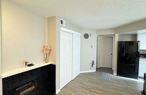 Tollgate Overlook Apartment | The Cozy Condo: Your Home Base near all amenities!