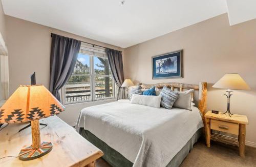 Warrior's Mark House | The Cozy Corral Private Hot Tub Walk to Town