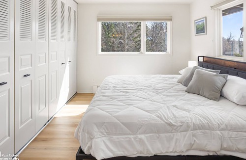 Mid-Hillside House | The Crow's Nest Luxury Lookout Above Anchorage