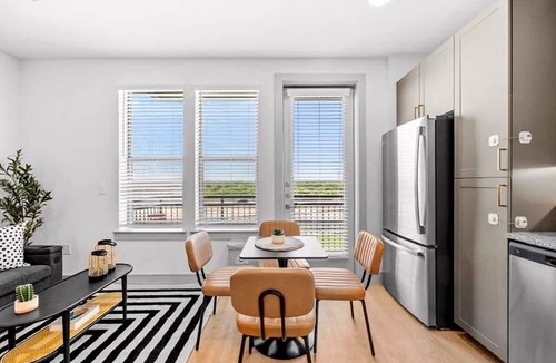 Scofield Farms Condo | The Domain Escape | 1BR | Pool, Gym & Fast Wi-Fi