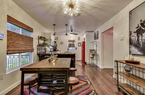 East Cesar Chavez House | The Eastside Lodge Austin