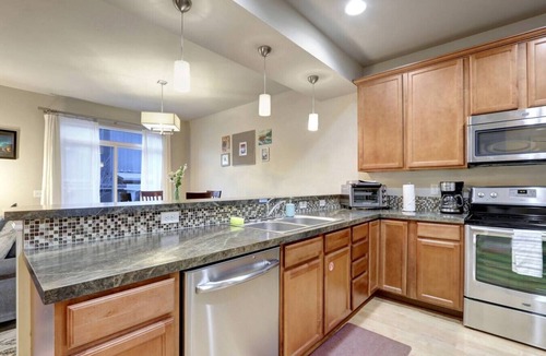 Northeast Anchorage House | The Eastside Townhome Of Ophir
