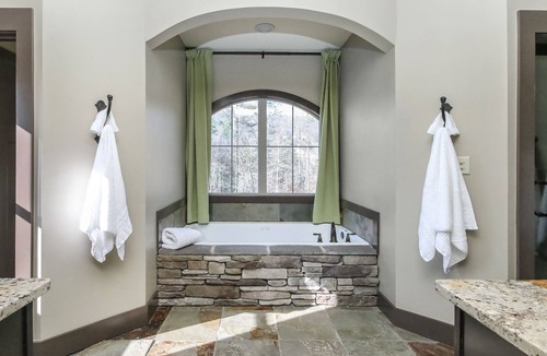 Asheville Cabin | The Gables Asheville Escape - Spacious Luxury with Sweeping Mountain Views