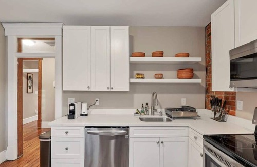 Victorian Village Apartment | The Goodale Overlook - 2 Bed 3 Bath