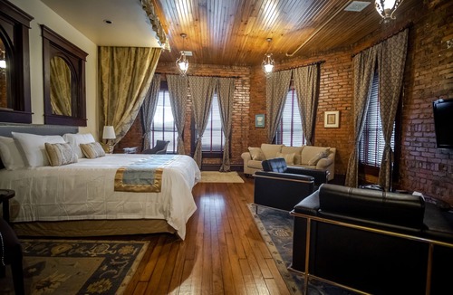 Marietta Hotel | The Hackett Hotel