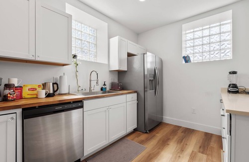 Old North Columbus Apartment | The Hall - New 3BD/2.5BA Church Apt Near OSU. Perfect for Groups & Families