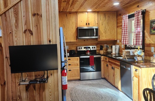 Old Fort Cabin | The Harmony Cabin A cozy one bedroom cabin!