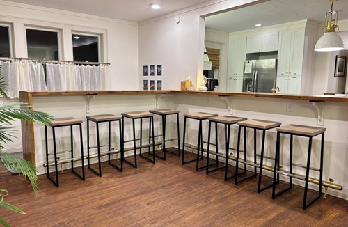 Utica House | THE IVY HOUSE- Utica, Ohio family-friendly home near wedding venues & colleges
