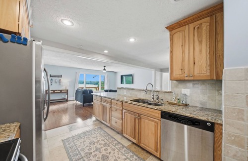 Northlakes House | The Lake Hickory Retreat- Waterfront Pet Friendly Home Away From Home!