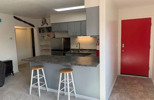 Fairview Apartment | 🚀 The Landing Pad 🛬 Loaded 1 Bedroom Apartment! 🏡