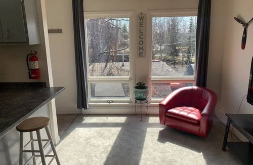 Fairview Apartment | 🚀 The Landing Pad 🛬 Loaded 1 Bedroom Apartment! 🏡