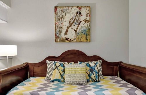 Civic District Apartment | The Littlefields by Lodgewell | Downtown Chic | A7