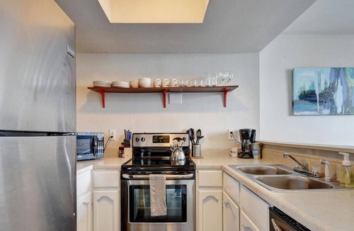 Downtown Austin Apartment | The Littlefields by Lodgewell, Stylish Loft, Downtown Views