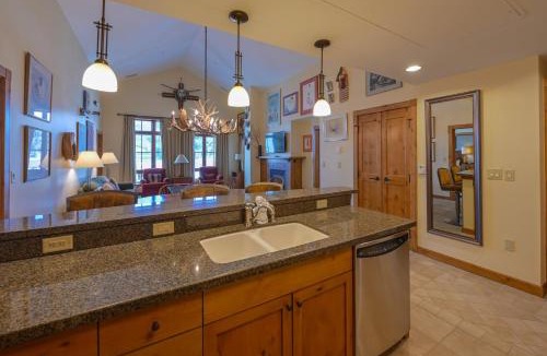 Mount Crested Butte Resort | The Lodge at Mountaineer Square, A Vail Resorts Property