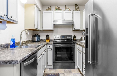 Sand Lake Apartment | The Moose Crossing : Close to Airport, Centrally Located with Garage
